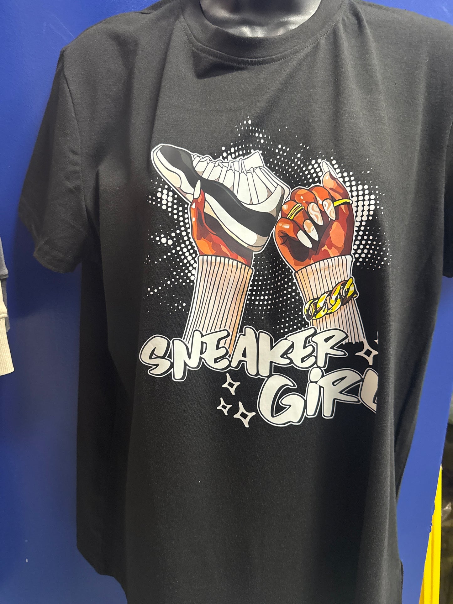 Sneaker girl graphic shirt xl