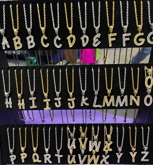 Initial necklaces comes with chain 18 inch
