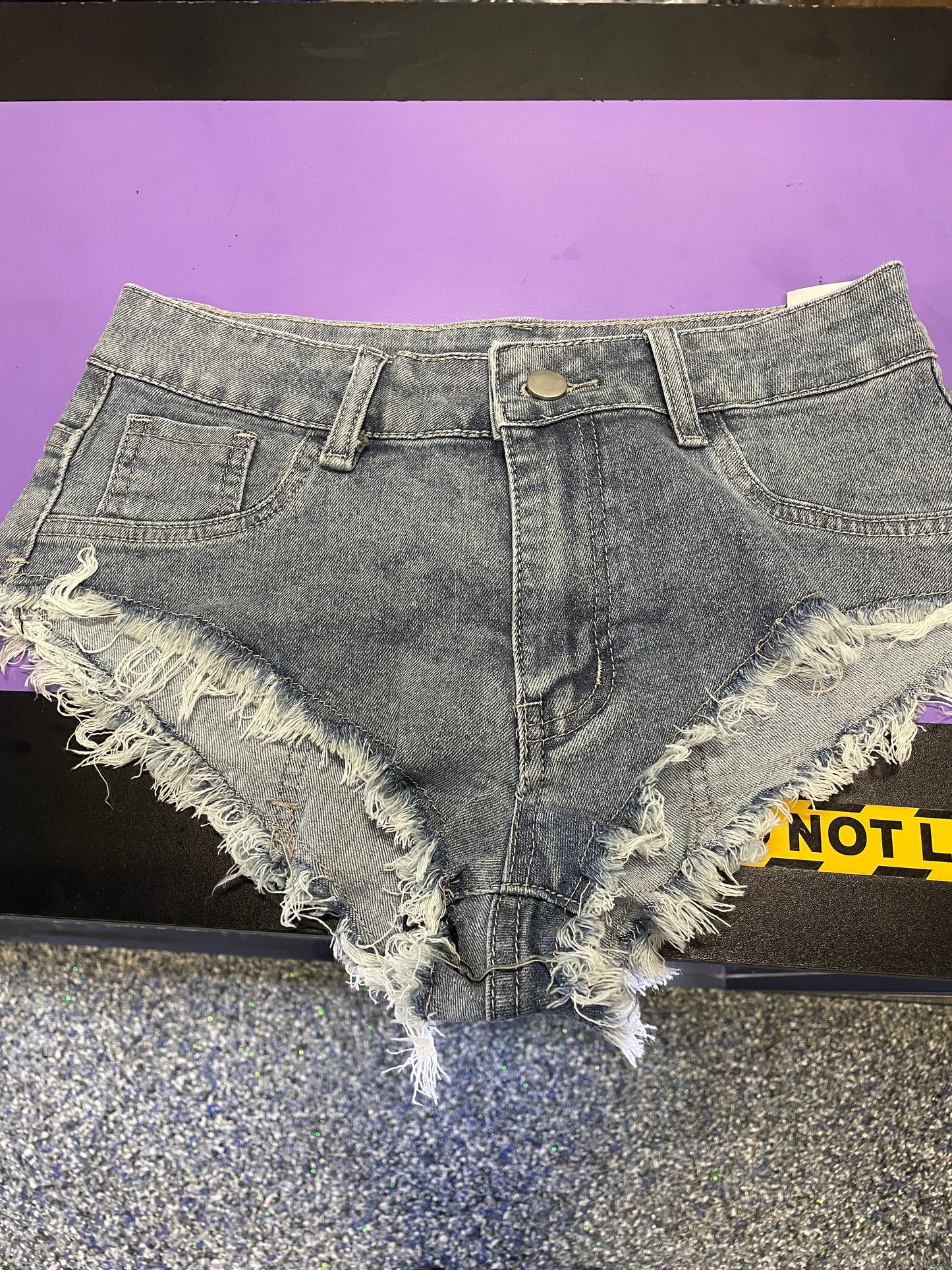 Jean booty shorts